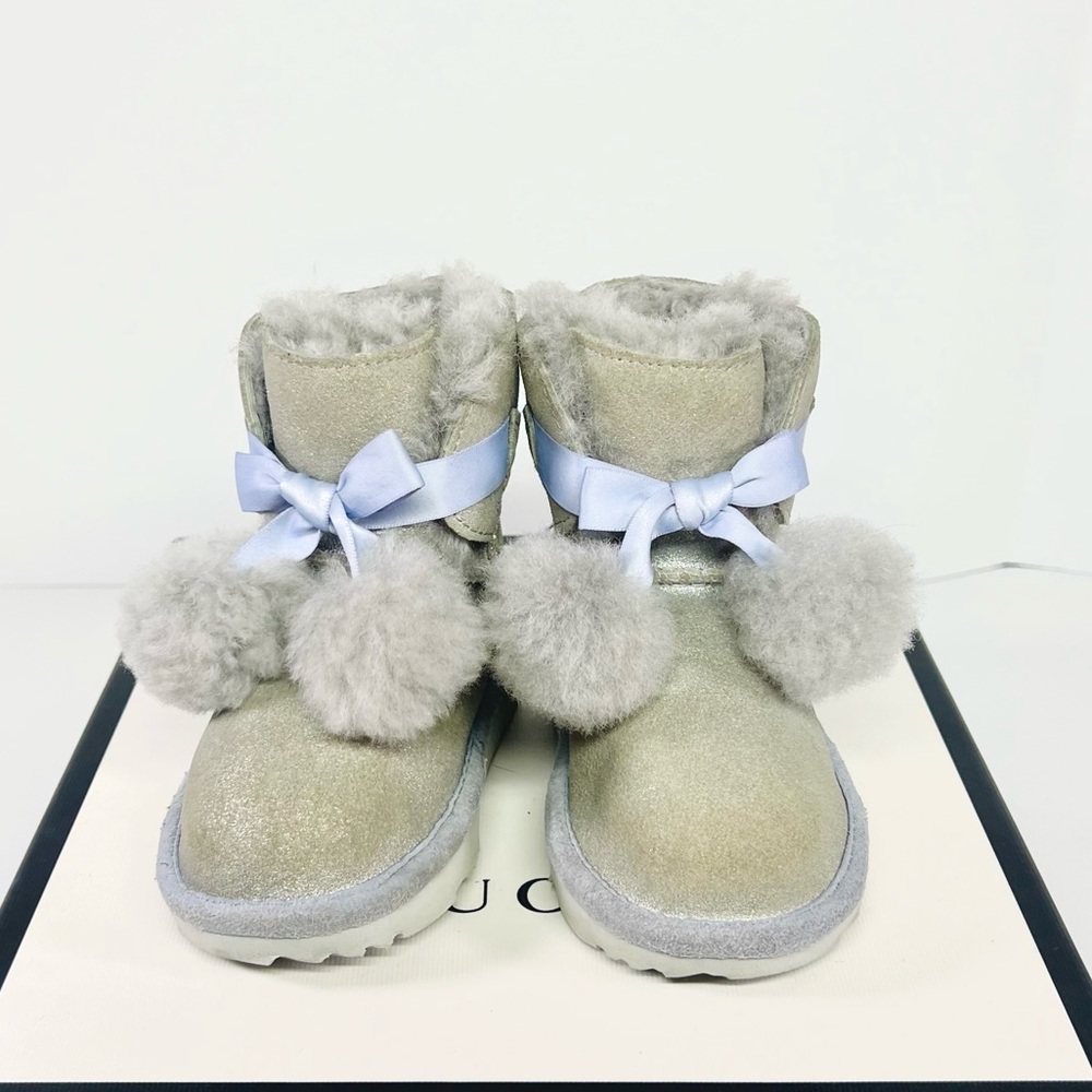 UGG GIRLS SIZE 8 US SILVER GITA METALLIC LEATHER SHEEPSKIN BOOTS
